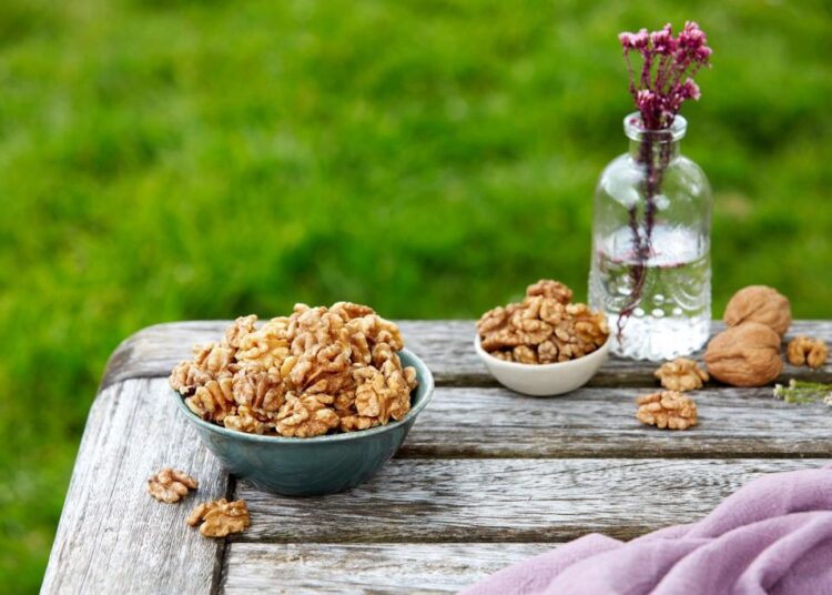 وفقًا لمراجعة علمية جديدة أجراها مركز علم الأورام الجزيئي بجامعة كونيتيكت